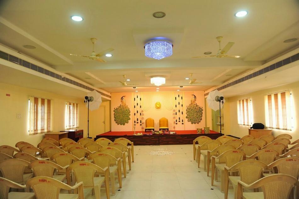 https://www.evnzon.in/service_pic/104/ramanis-paras-wedding-hall-1671856544.jpg