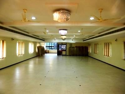https://www.evnzon.in/service_pic/104/ramanis-paras-wedding-hall-1671856556.jpg