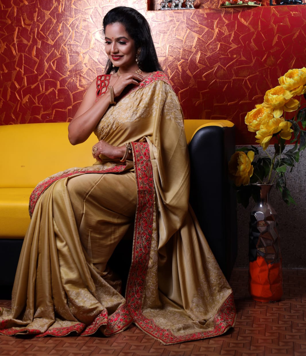 https://www.evnzon.in/service_pic/115/asmita-beauty-parlour-thudiyalur-1671694300.jpg