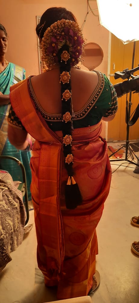 https://www.evnzon.in/service_pic/117/leakna-beauty-parlour-1671698593.jpg