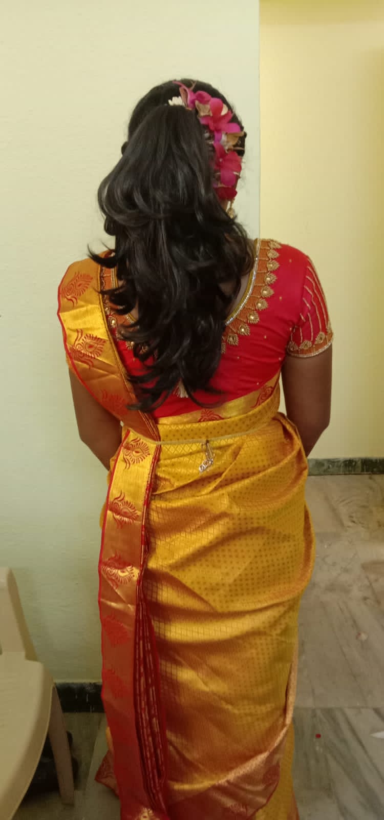 https://www.evnzon.in/service_pic/117/leakna-beauty-parlour-1671698621.jpg