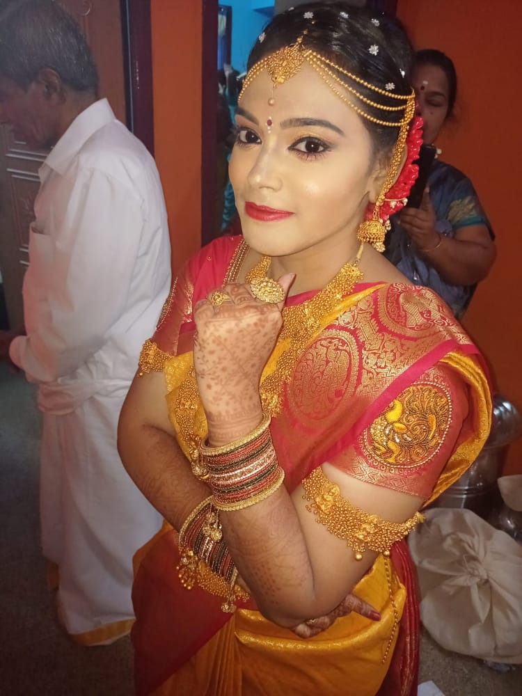 https://www.evnzon.in/service_pic/119/sri-bridal-studio-1671860214.jpeg