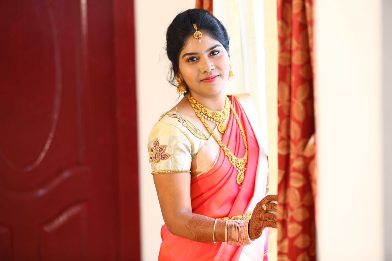 https://www.evnzon.in/service_pic/120/sri-yazhal-beauty-parlour-bridal-studio-1671861175.jpeg