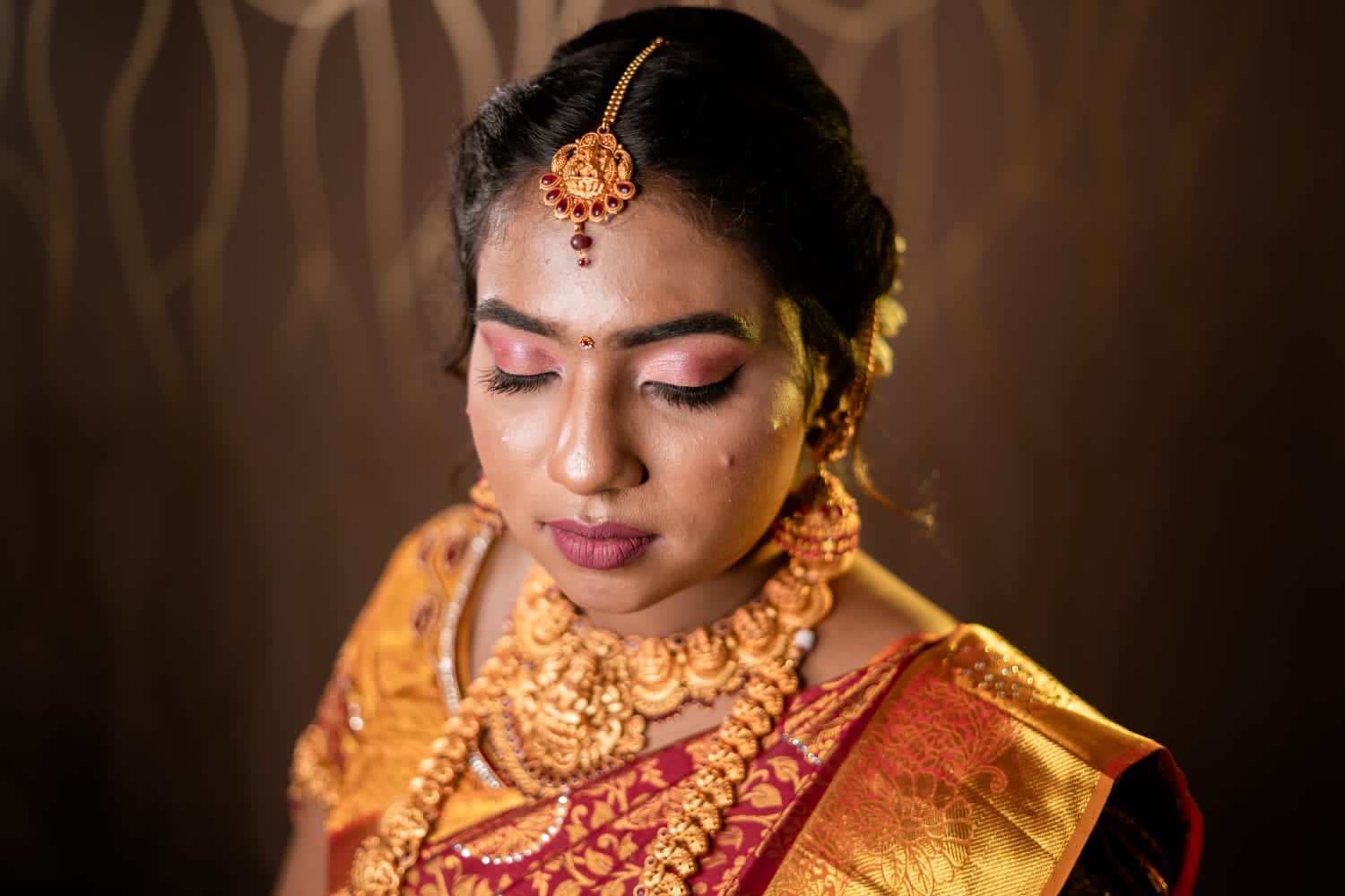 https://www.evnzon.in/service_pic/127/priyas-beauty-parlour-bridal-studio-1671855387.jpg