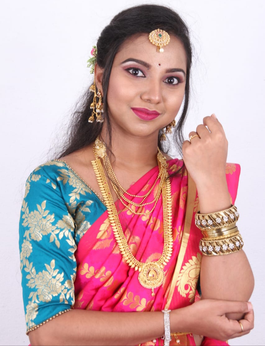 https://www.evnzon.in/service_pic/129/nimis-touch-the-colourist-beauty-parlour-1671703202.jpg
