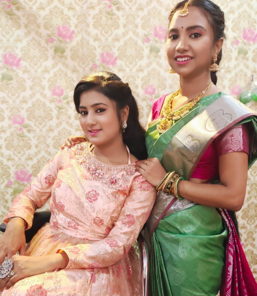 https://www.evnzon.in/service_pic/129/nimis-touch-the-colourist-beauty-parlour-1671703217.jpg