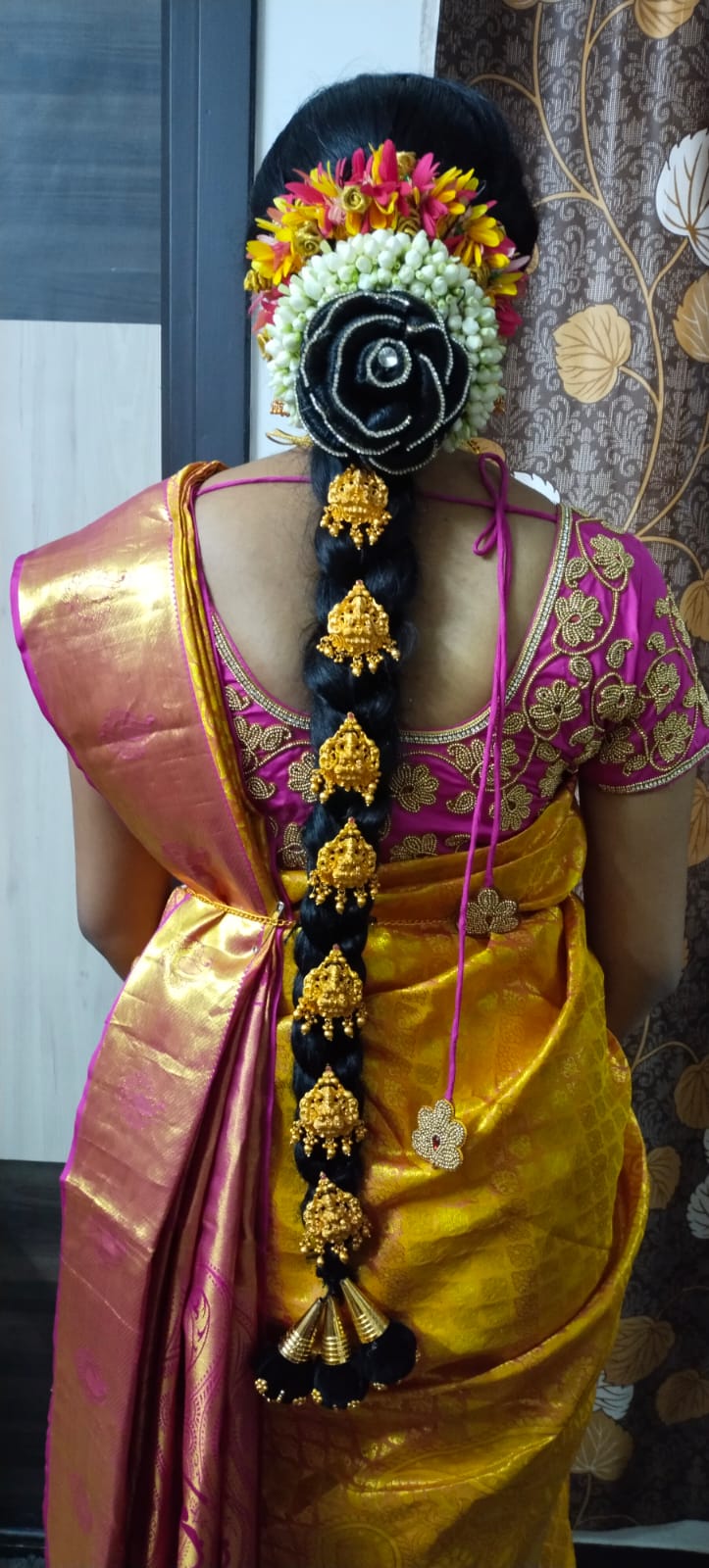 https://www.evnzon.in/service_pic/130/mahathi-beauty-parlourmakeup-academy-fashion-design-1671701593.jpg