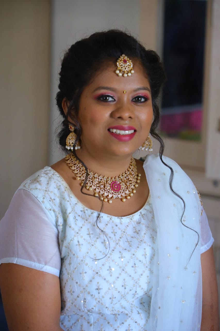 https://www.evnzon.in/service_pic/135/sylu-bridal-studio-1671864729.jpeg