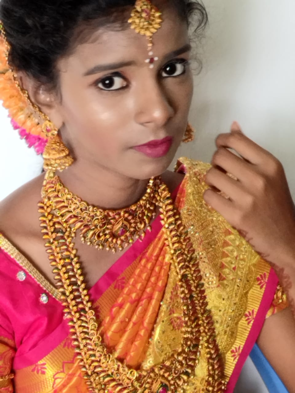 https://www.evnzon.in/service_pic/136/leroy-beauty-parlour-1671698763.jpg