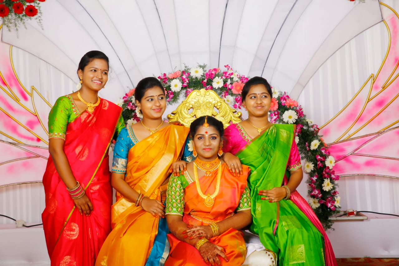 https://www.evnzon.in/service_pic/142/glow-beauty-parlour-1671697389.jpg