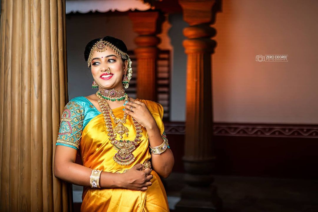 https://www.evnzon.in/service_pic/143/revs-bridal-studio-beauty-parlour-1671857064.jpg