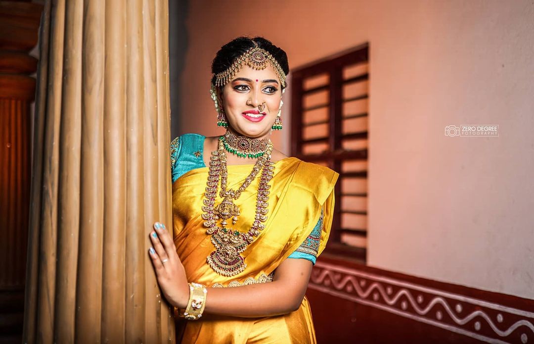 https://www.evnzon.in/service_pic/143/revs-bridal-studio-beauty-parlour-1671857076.jpg
