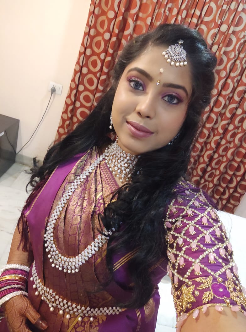 https://www.evnzon.in/service_pic/302/pavi-makeover-studio-1671704282.jpg