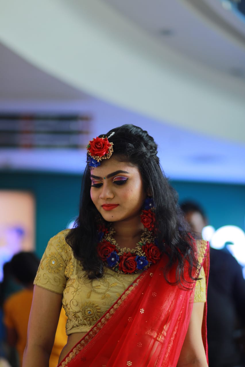 https://www.evnzon.in/service_pic/302/pavi-makeover-studio-1671704524.jpg