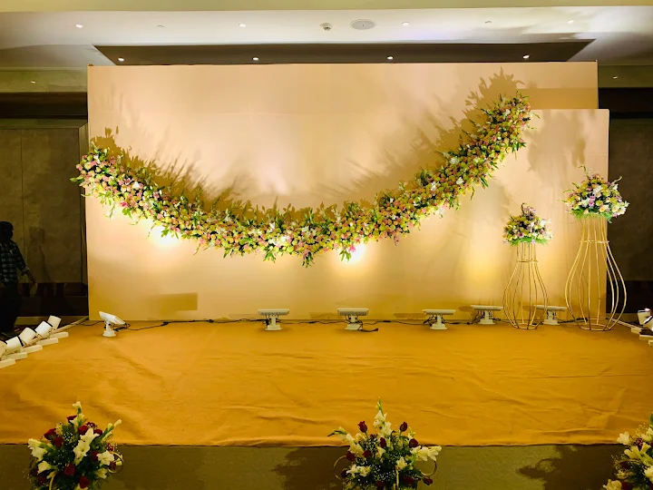 https://www.evnzon.in/service_pic/441/yakshaa-decoration-1693642759.webp