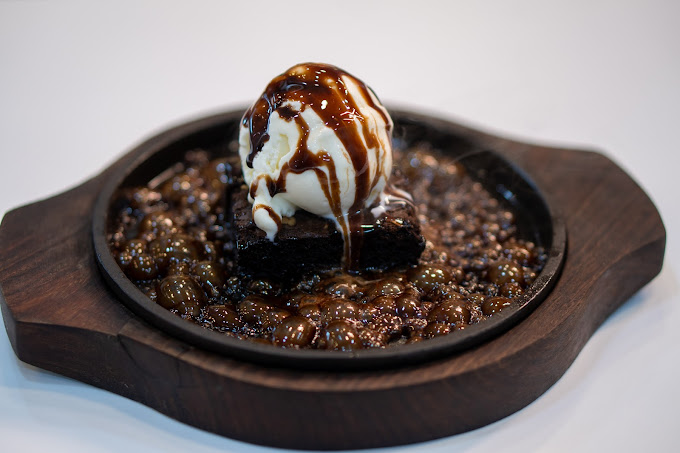 https://www.evnzon.in/service_pic/533/ice-cream-cafe-1701240507.jpg